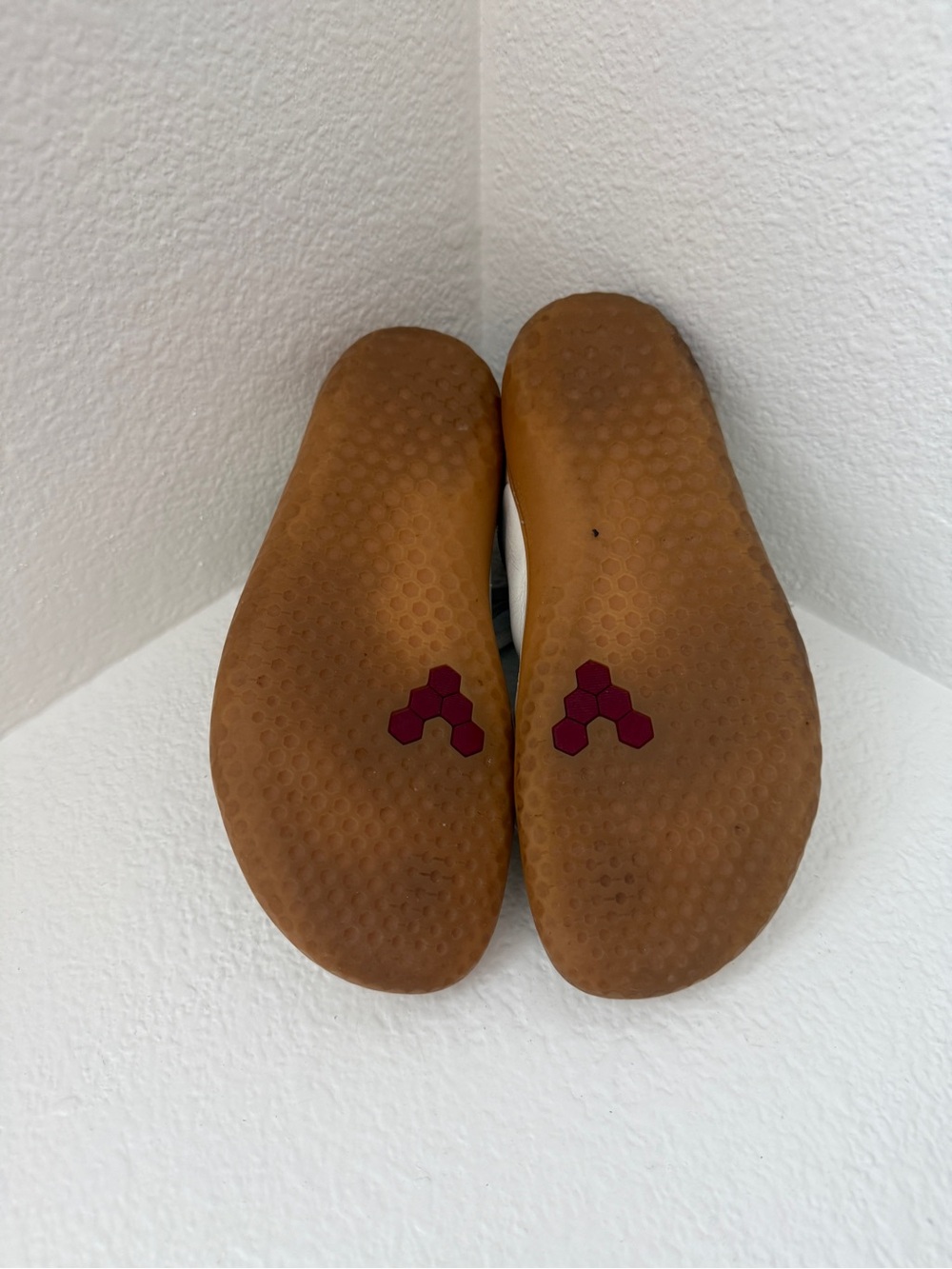 Vivobarefoot Natural Foot Leather Sneakers – EU 40